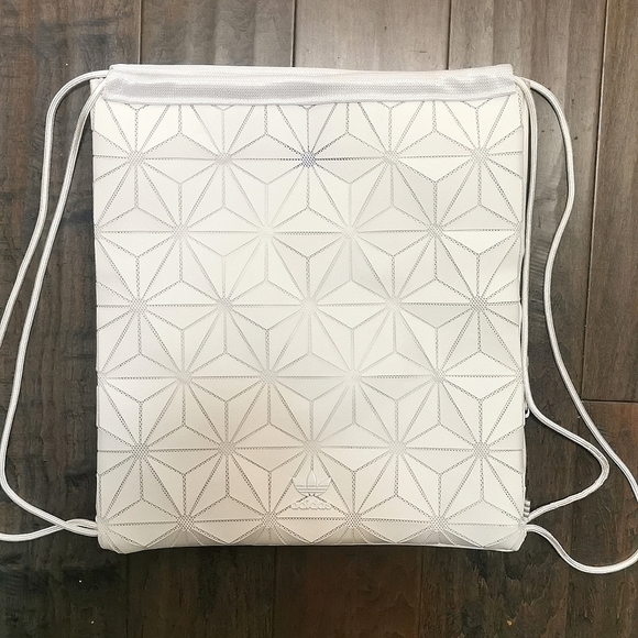 4 for $50 ADIDAS strips bag - Picture 1 of 6